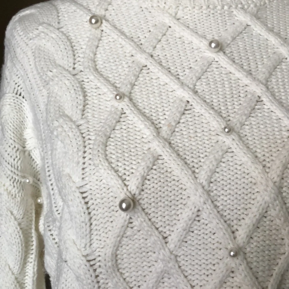 Forever 21 Faux Pearl Knitted Sweater Size Small - Picture 2 of 4